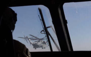 HMH-461 conducts aerial delivery and external lift training at SLTE 1-25