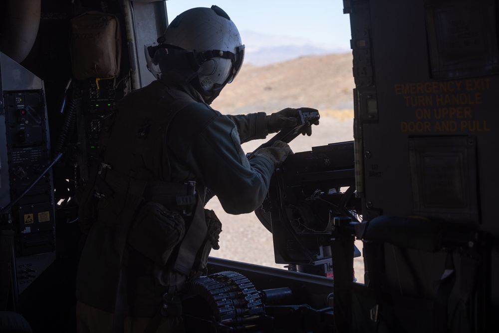 HMH-461 conducts aerial delivery and external lift training at SLTE 1-25