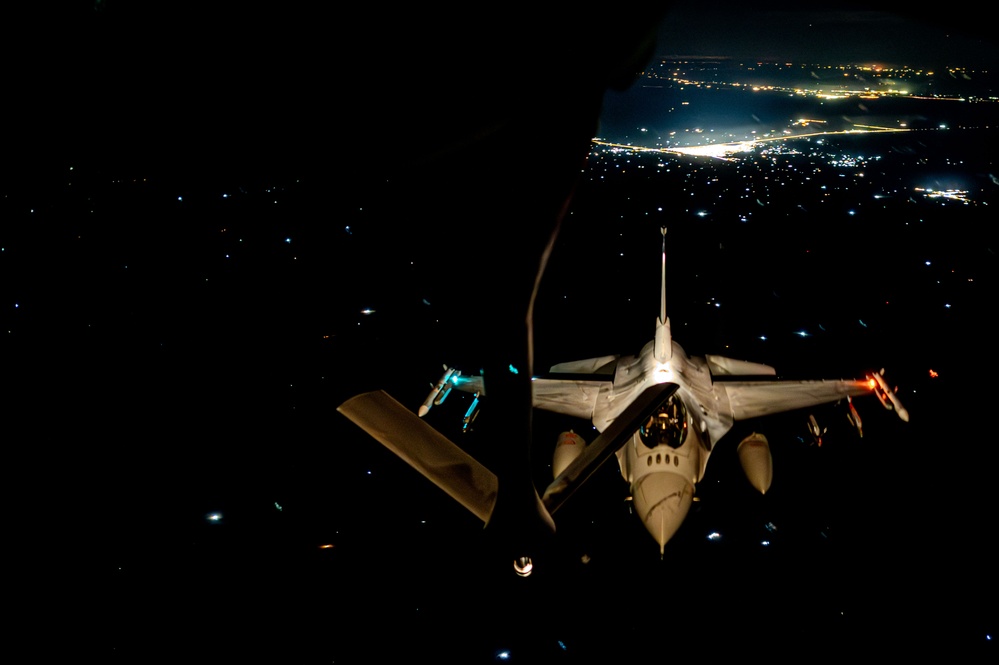 F-16 Fighting Falcons join KC-135 Stratotanker for aerial refueling over USCENTCOM at night