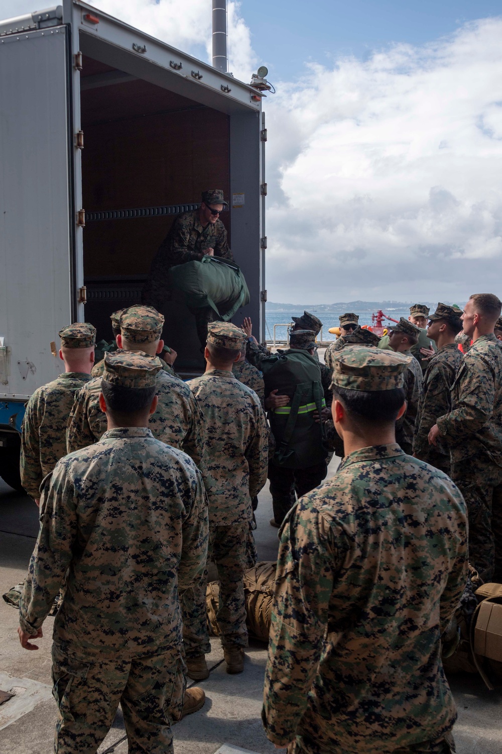 31st MEU Onload aboard USS America (LHA 6)