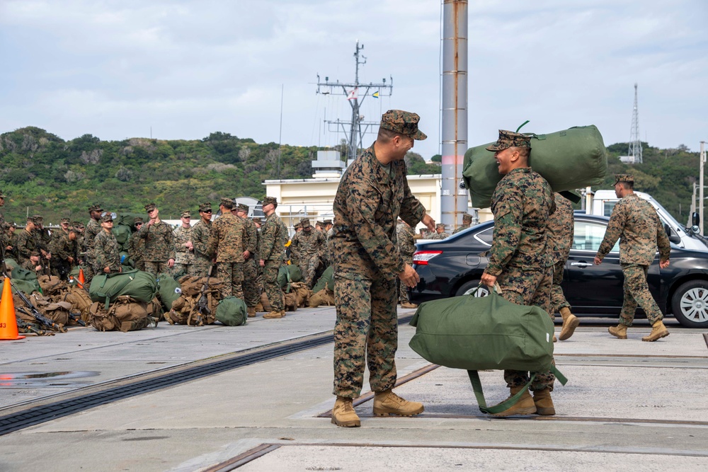 31st MEU Onload aboard USS America (LHA 6)