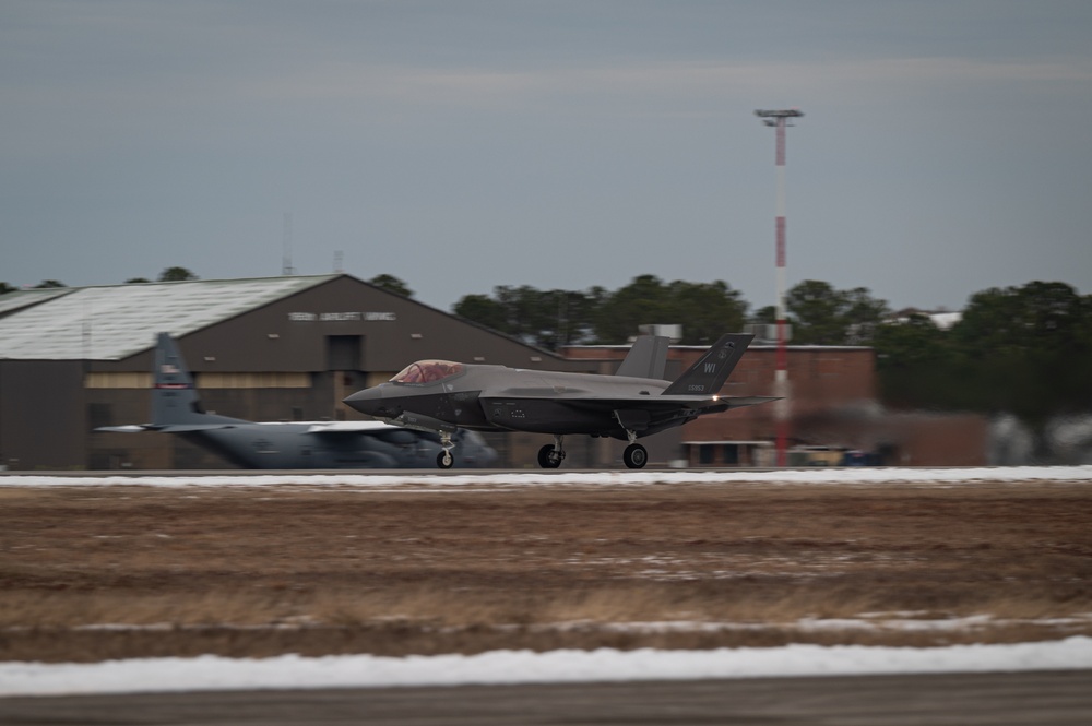 F-35 Takes Off During Sentry Savannah 25-1