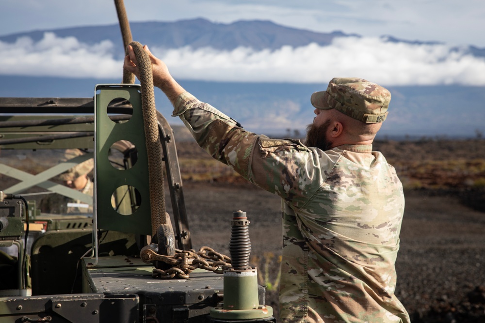 25th Division Sustainment Brigade Conducts Sling Load Training