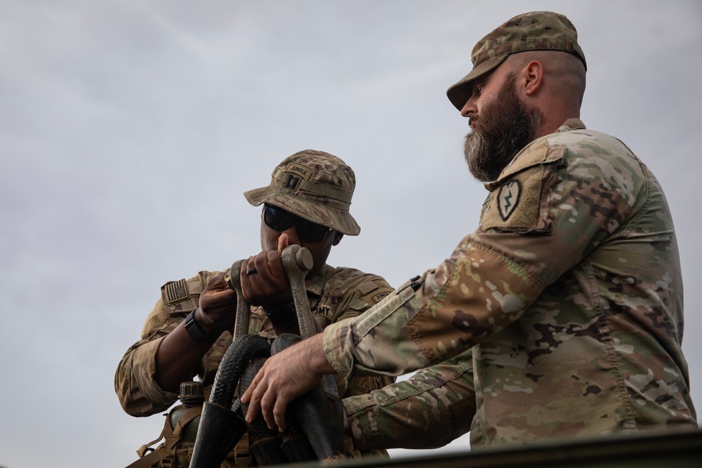 25th Division Sustainment Brigade Conducts Sling Load Training