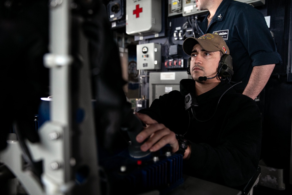 Wayne E. Meyer Conducts Strait Transit Exercise