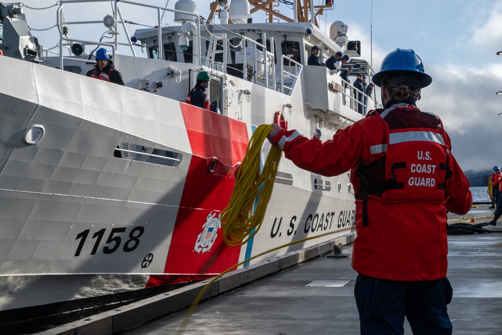 Coast Guard cutter crew moors in Ketchikan