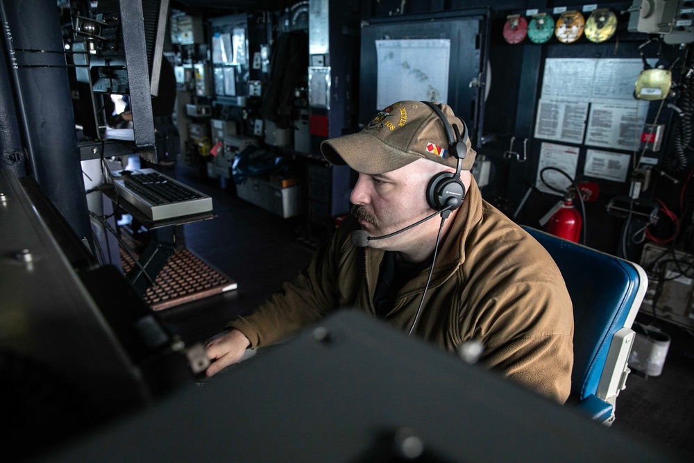 Wayne E. Meyer Conducts Strait Transit Exercise