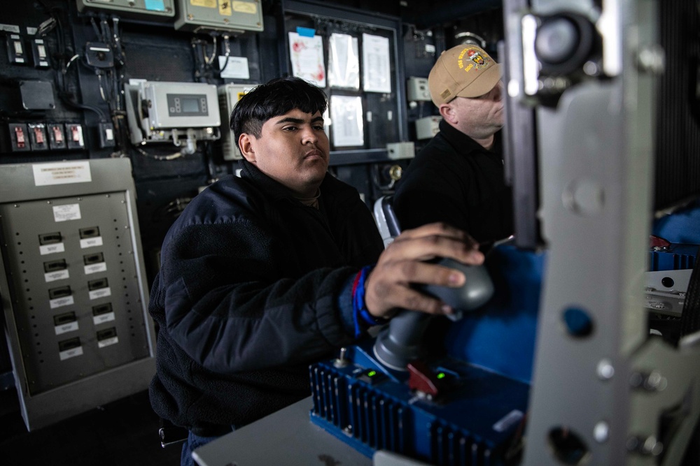 Wayne E. Meyer Conducts Strait Transit Exercise