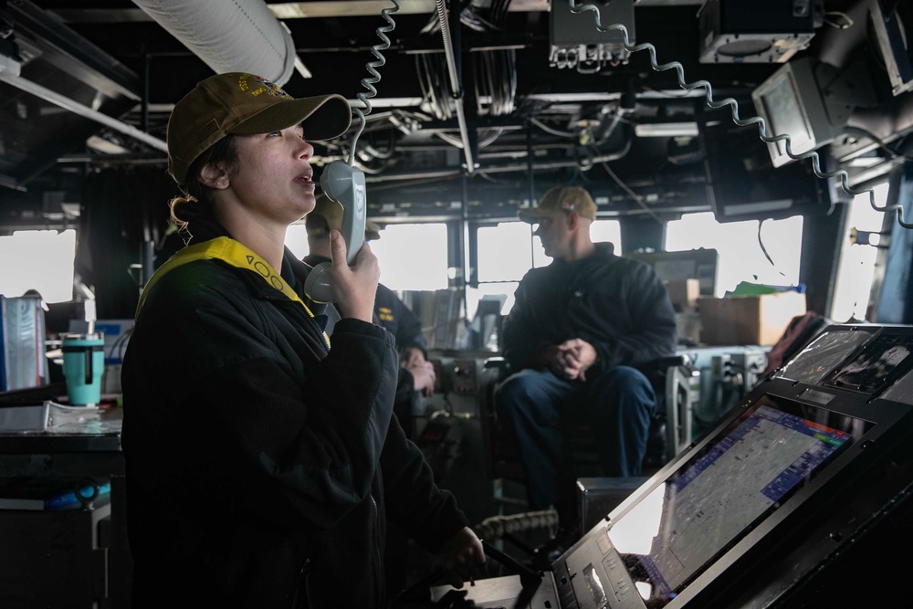 Wayne E. Meyer Conducts Strait Transit Exercise