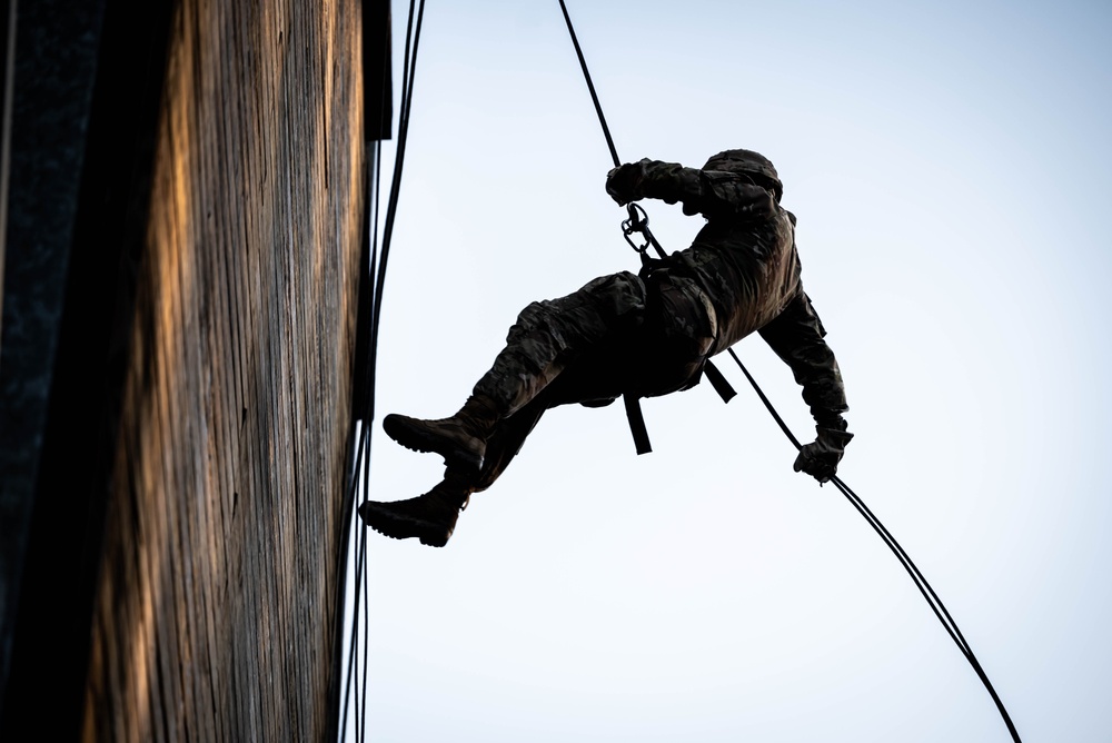 Drill Sergeant Candidates Tackle Victory Tower