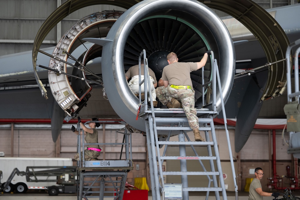 15th Maintenance Squadron works in tandem with the 154th Maintenance Squadron