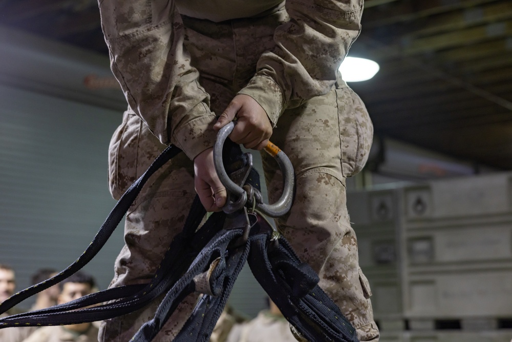 Logistics Operation School simulates external lift operations