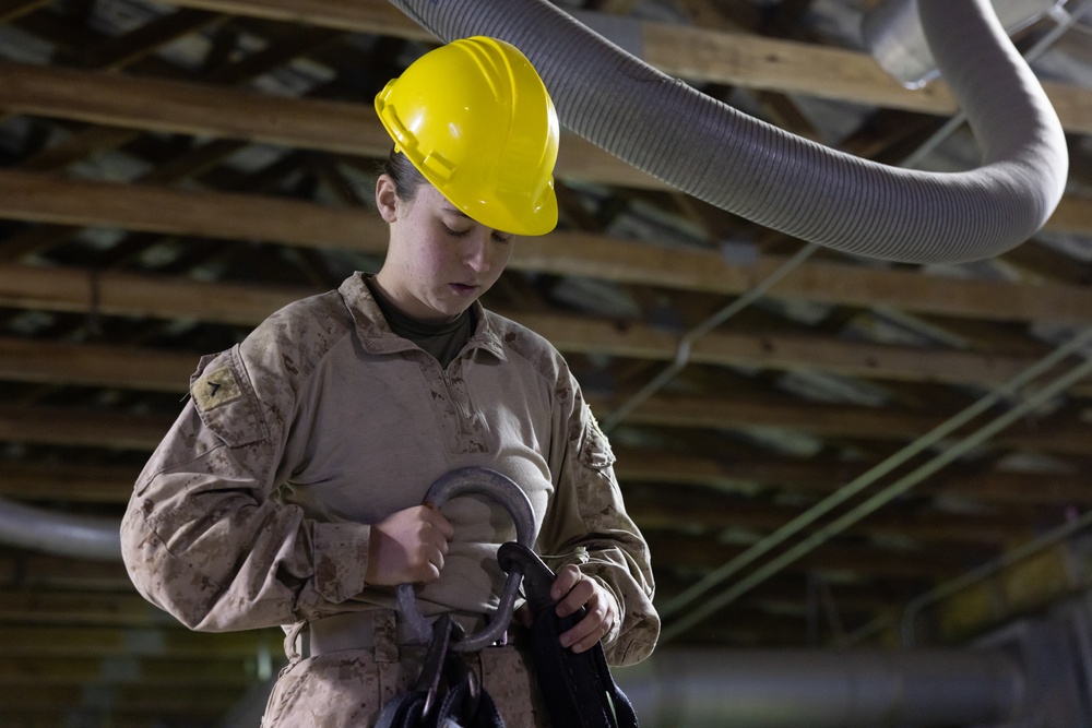 Logistics Operations School simulates external lift operations