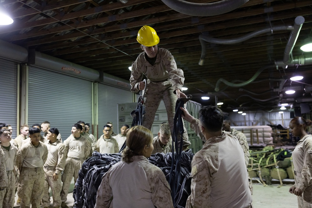 Logistics Operations School simulates external lift operations