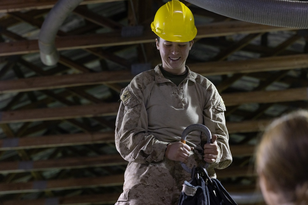 Logistics Operations School simulates external lift operations