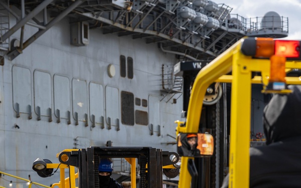 USS Wasp Conducts Ammo Offload