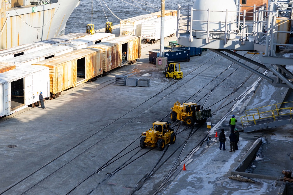 USS Wasp Conducts Ammo Offload