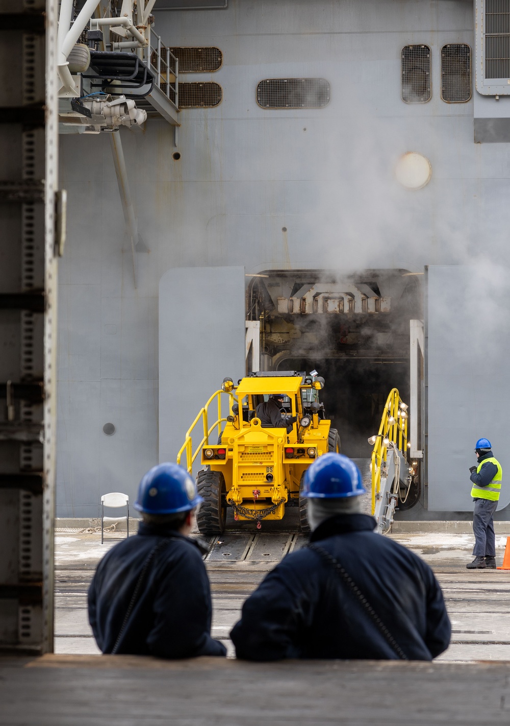 USS Wasp Conducts Ammo Offload