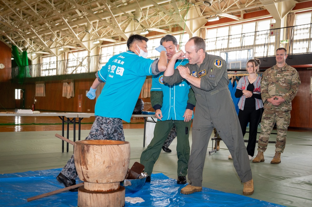 Mochi pounding 2025