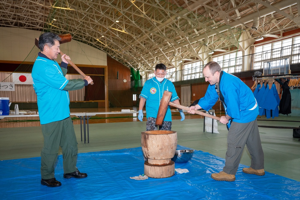 Mochi pounding 2025