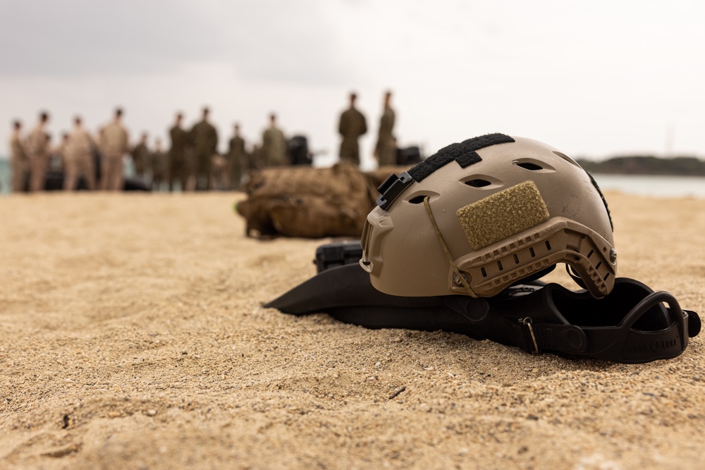 3d Marine Division Leadership executes Small Boat Handling Training with 3d Reconnaissance Battalion