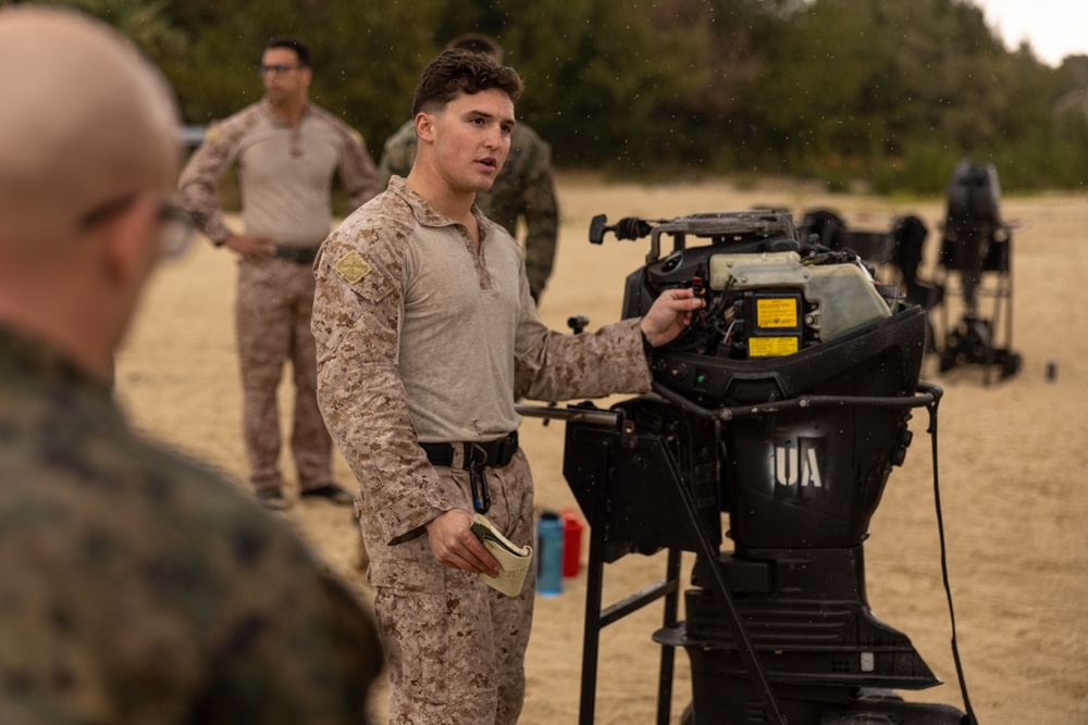 3d Marine Division Leadership executes Small Boat Handling Training with 3d Reconnaissance Battalion