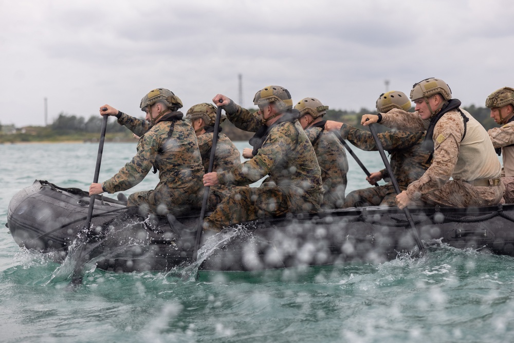 3d Marine Division Leadership executes Small Boat Handling Training with 3d Reconnaissance Battalion