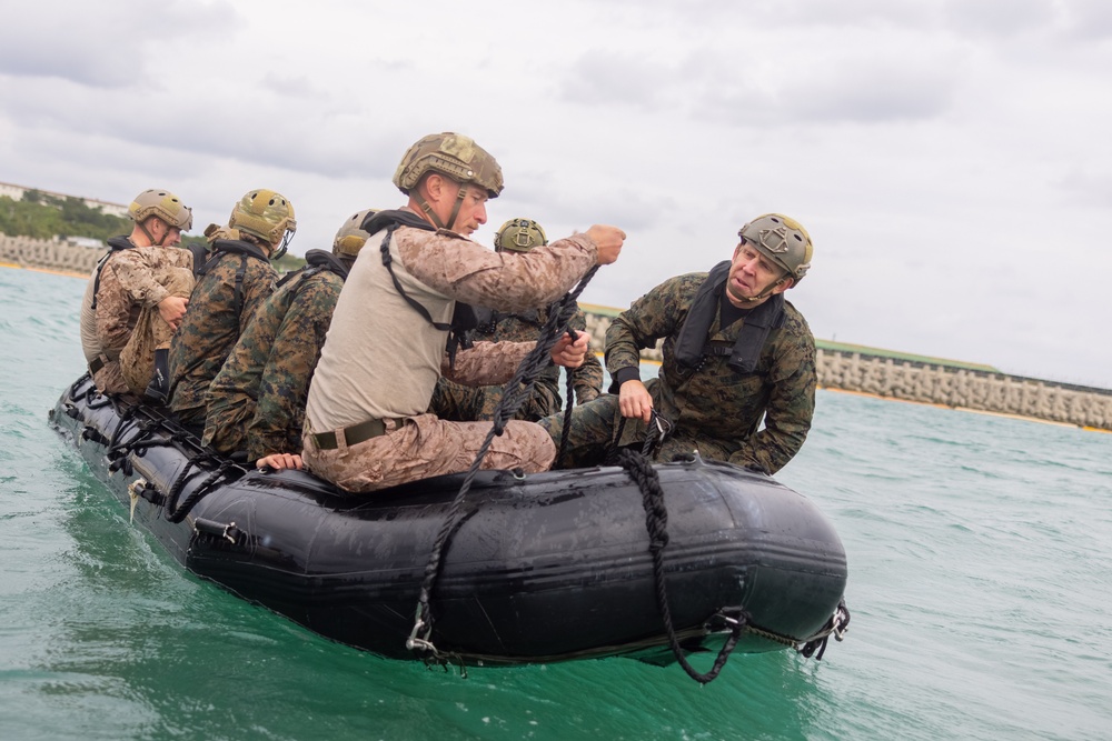 3d Marine Division Leadership executes Small Boat Handling Training with 3d Reconnaissance Battalion