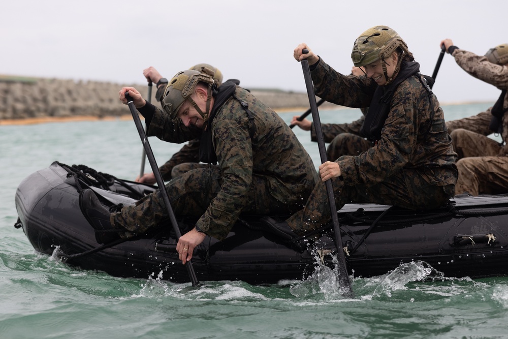 3d Marine Division Leadership executes Small Boat Handling Training with 3d Reconnaissance Battalion