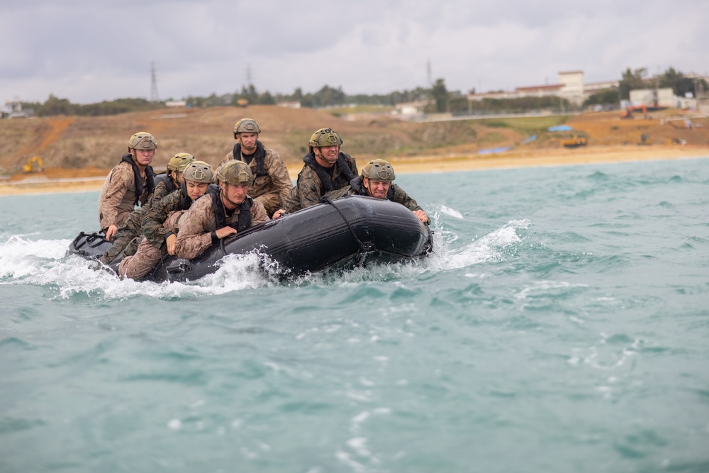 3d Marine Division Leadership executes Small Boat Handling Training with 3d Reconnaissance Battalion