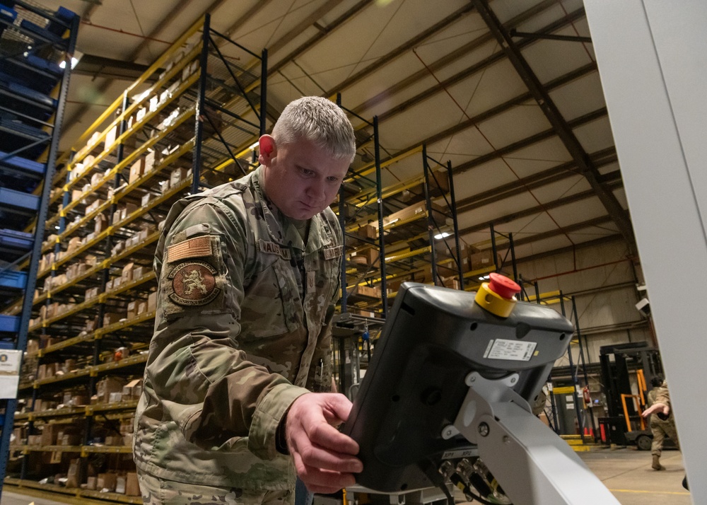 RAF Waddington members visits 100th LRS