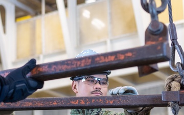 USS Ronald Reagan (CVN 76) Sailors perform supply offload