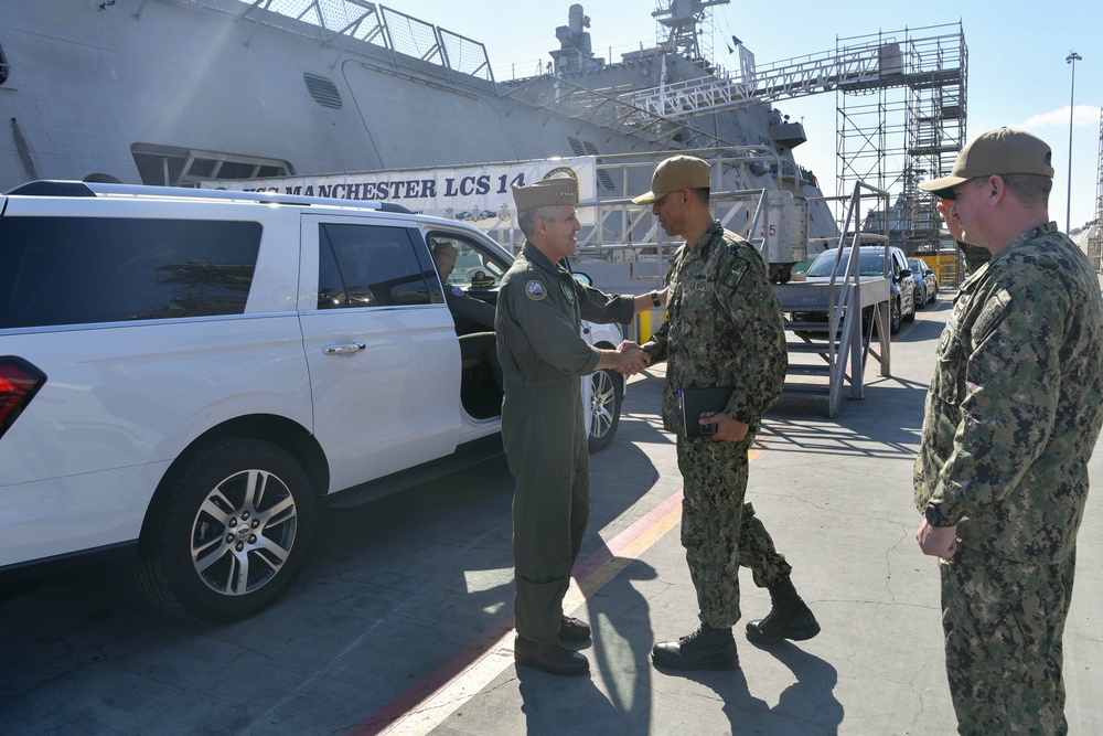 PACFLT Visits USS Manchester (LCS 14)