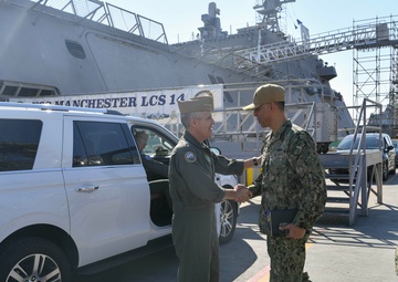 PACFLT Visits USS Manchester (LCS 14)