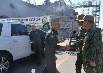 PACFLT Visits USS Manchester (LCS 14)