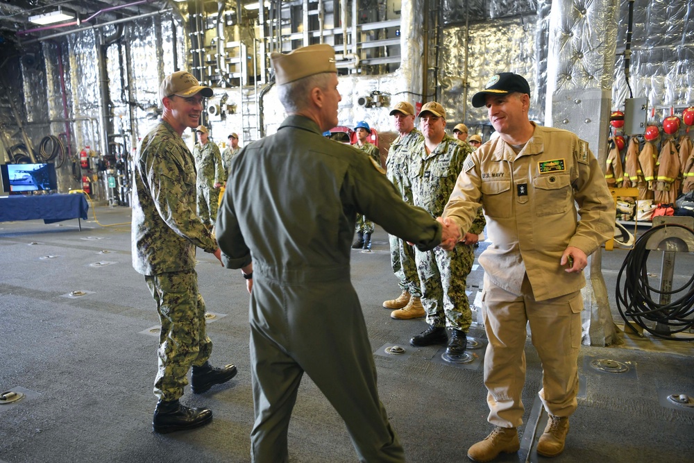 PACFLT Visits USS Manchester (LCS 14)