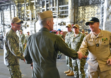 PACFLT Visits USS Manchester (LCS 14)