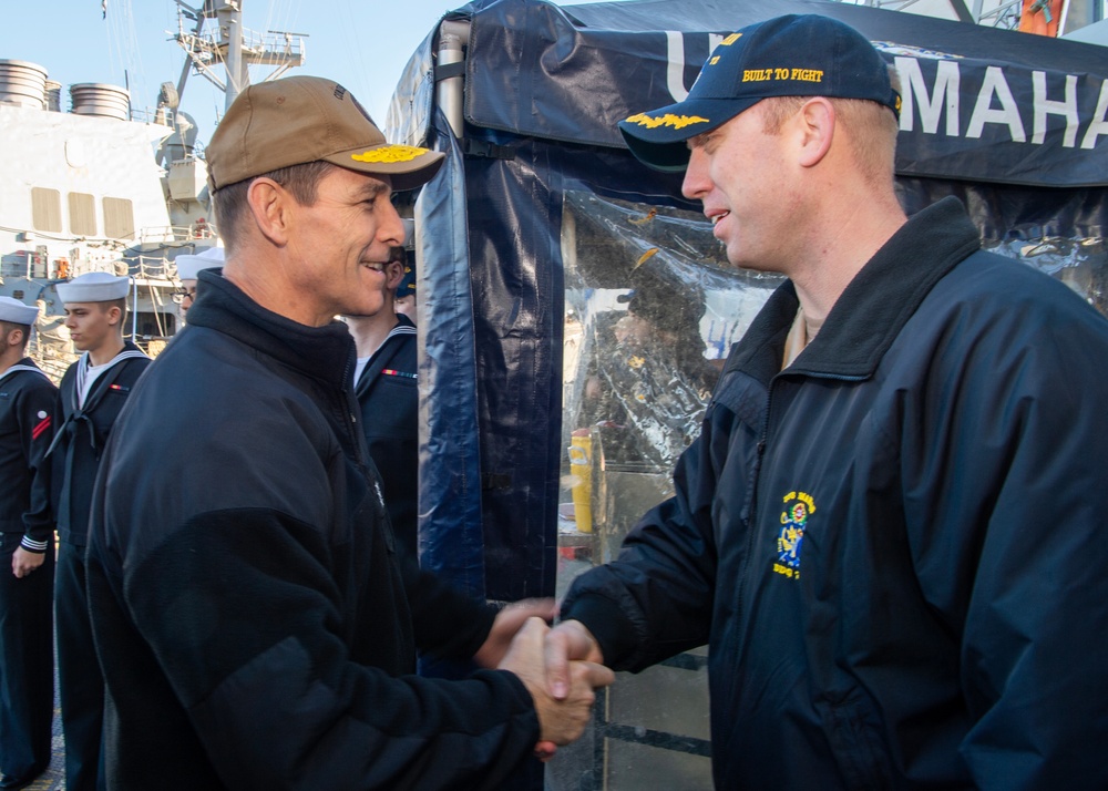 Vice Adm. Gumbleton Visits USS Mahan