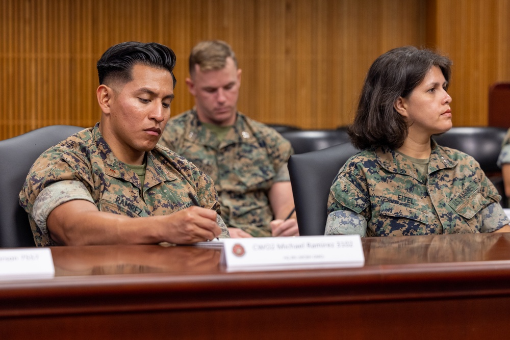 Expeditionary Warfare School Students Visit MARFORPAC