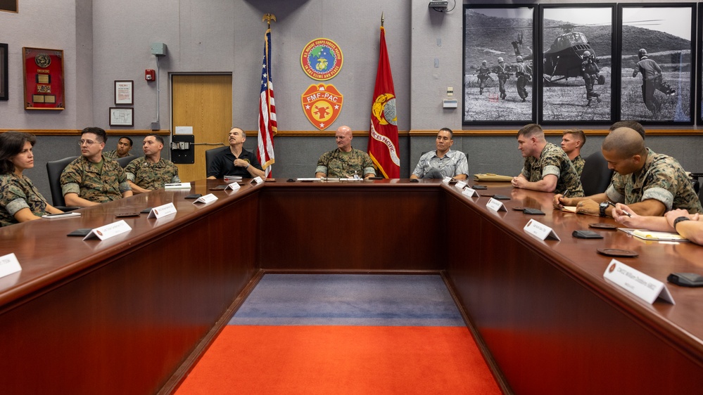 Expeditionary Warfare School Students Visit MARFORPAC