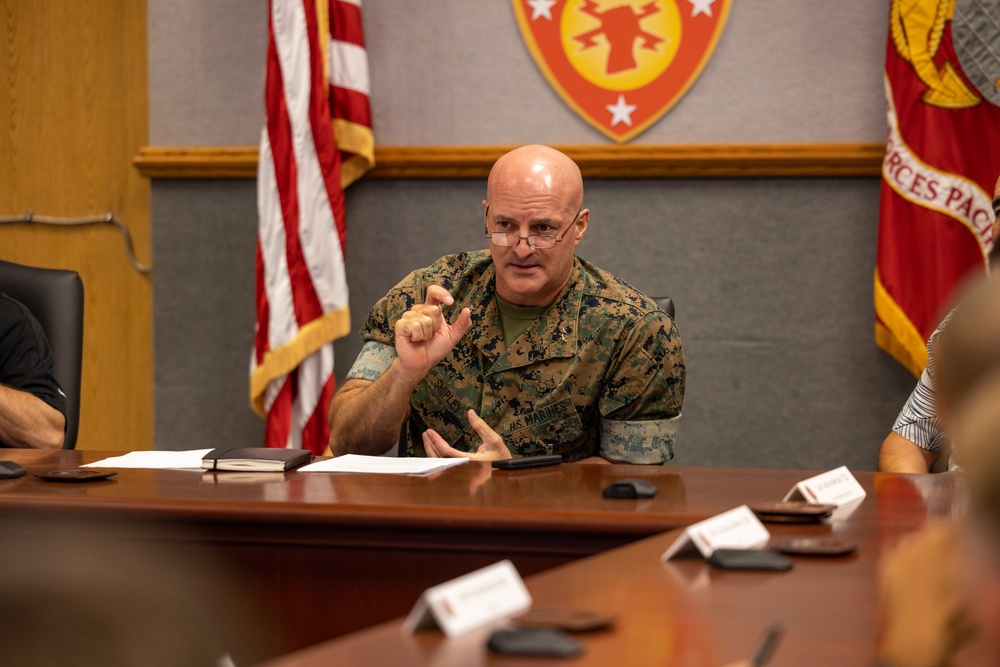Expeditionary Warfare School Students Visit MARFORPAC