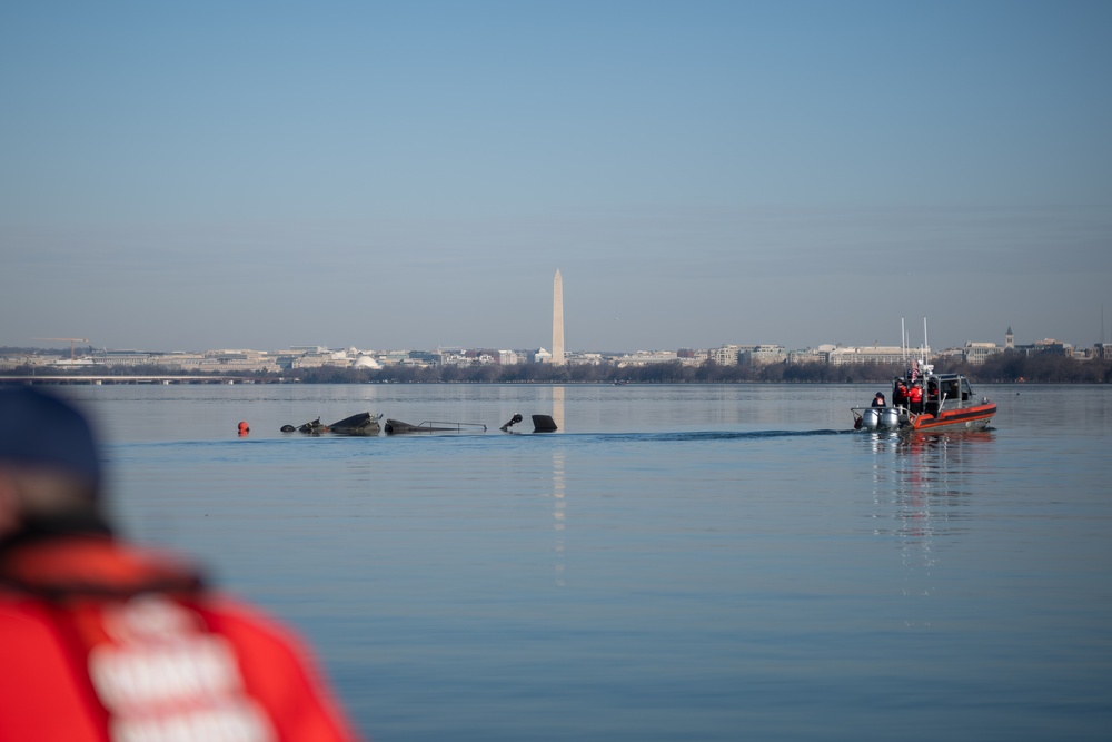 Coast Guard, multiple partner agencies, responding to plane crash in Potomac River