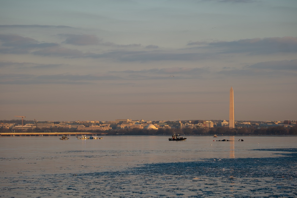 Coast Guard, multiple partner agencies, responding to plane crash in Potomac River