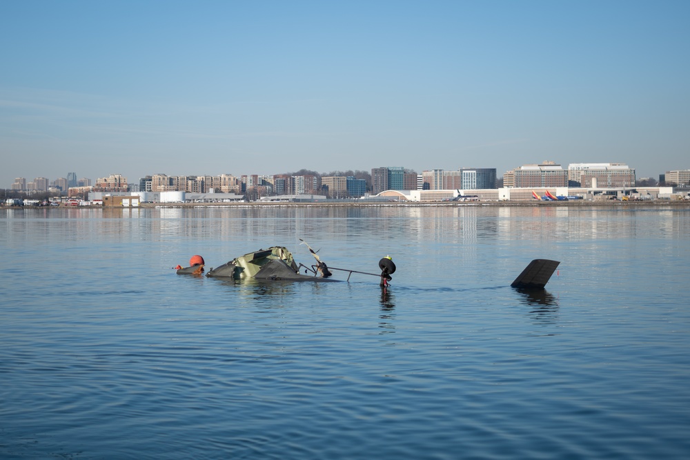 Coast Guard, multiple partner agencies, responding to plane crash in Potomac River