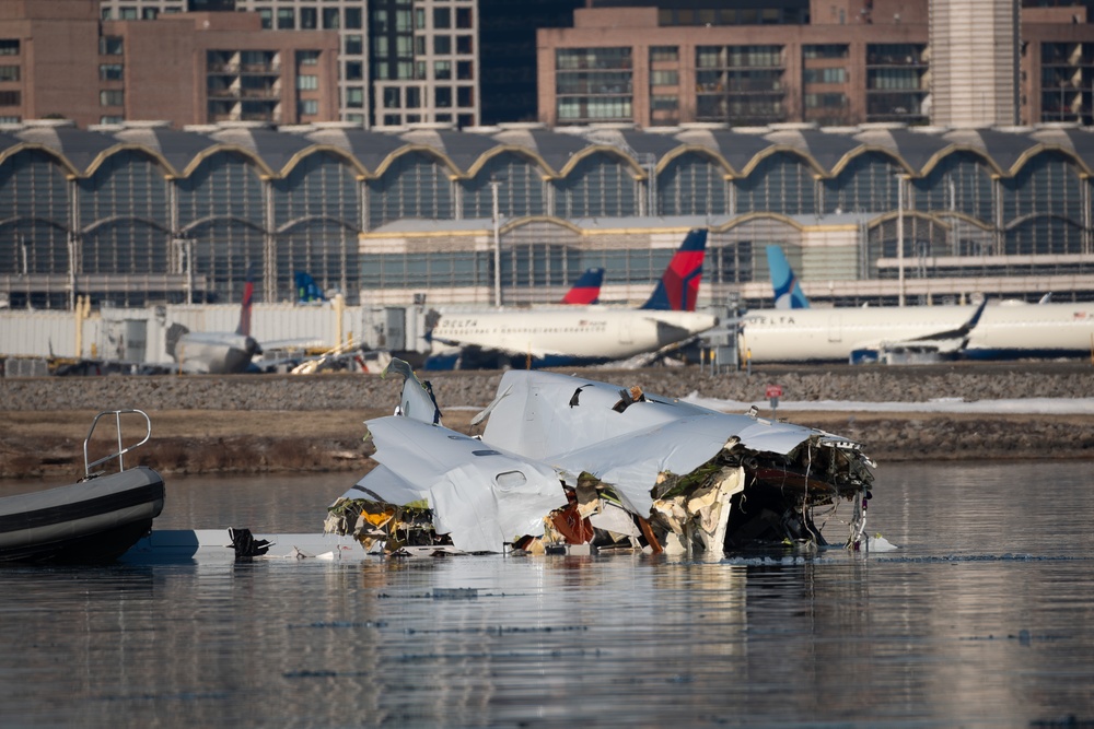 Coast Guard, multiple partner agencies, responding to plane crash in Potomac River