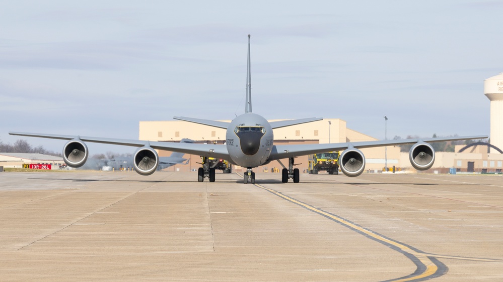 &quot;Fini Flight&quot; at the 171st Air Refueling Wing