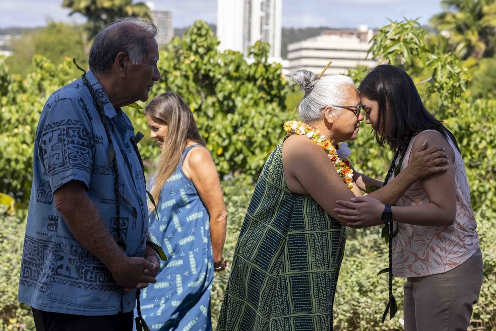 Delegation visits Loko Pa'aiau Fishpond