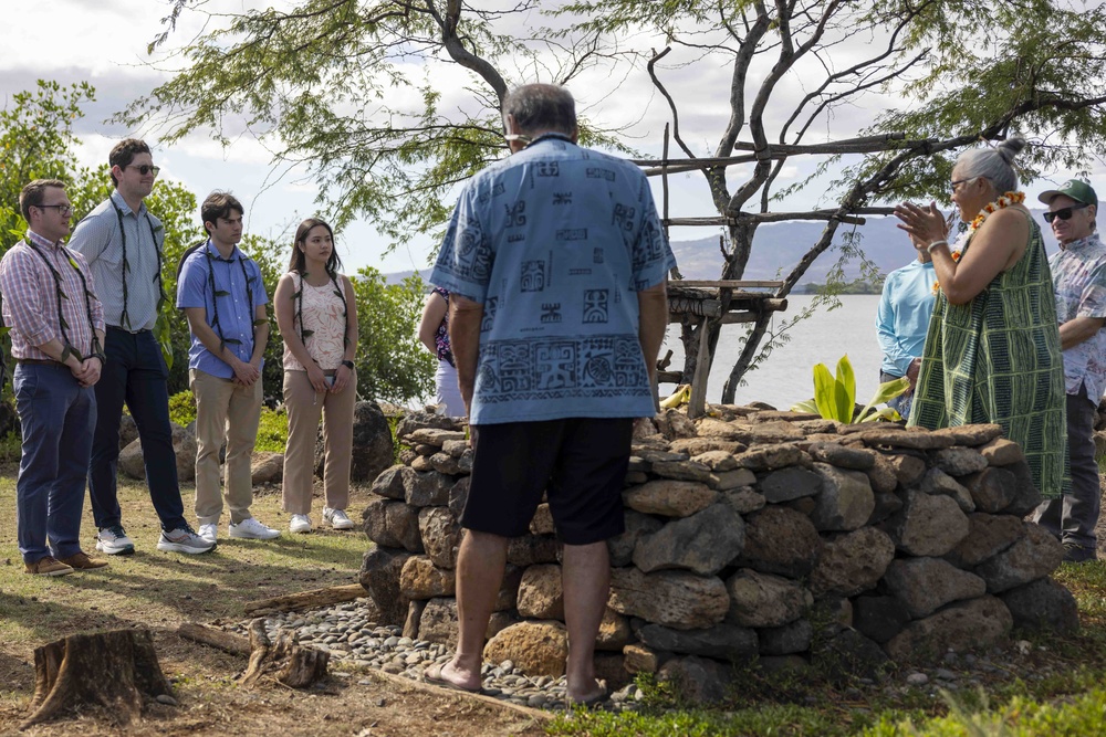 Delegation visits Loko Pa'aiau Fishpond