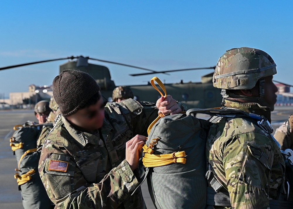 SOCKOR maintains readiness through routine Airborne training