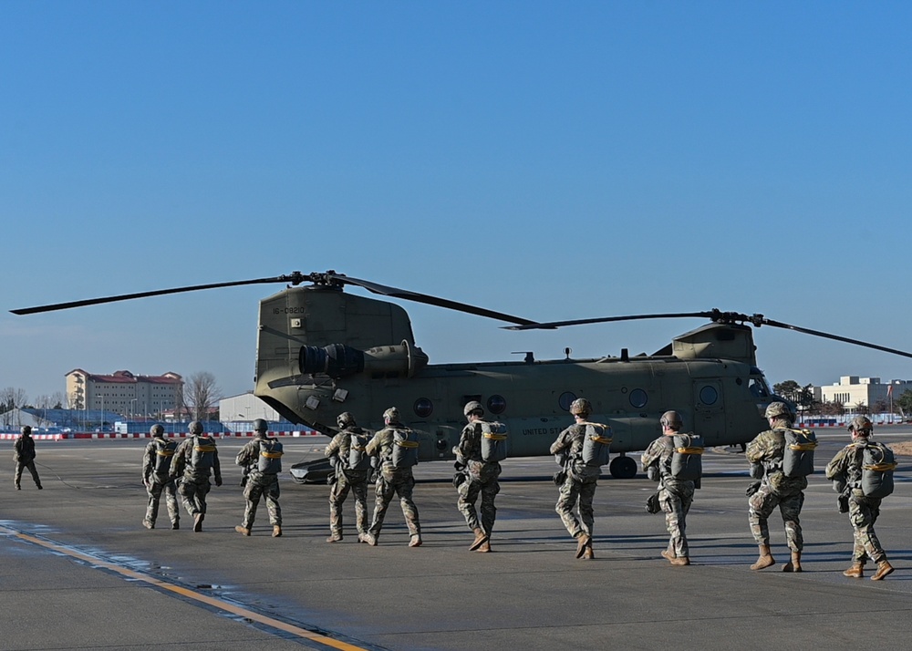 SOCKOR maintains readiness through routine Airborne training